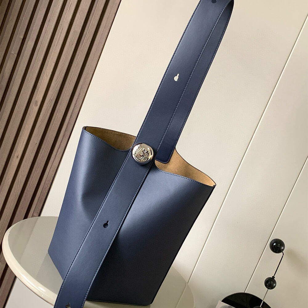 LOEWE Medium Pebble bucket in smooth calfskin(high-end grade)